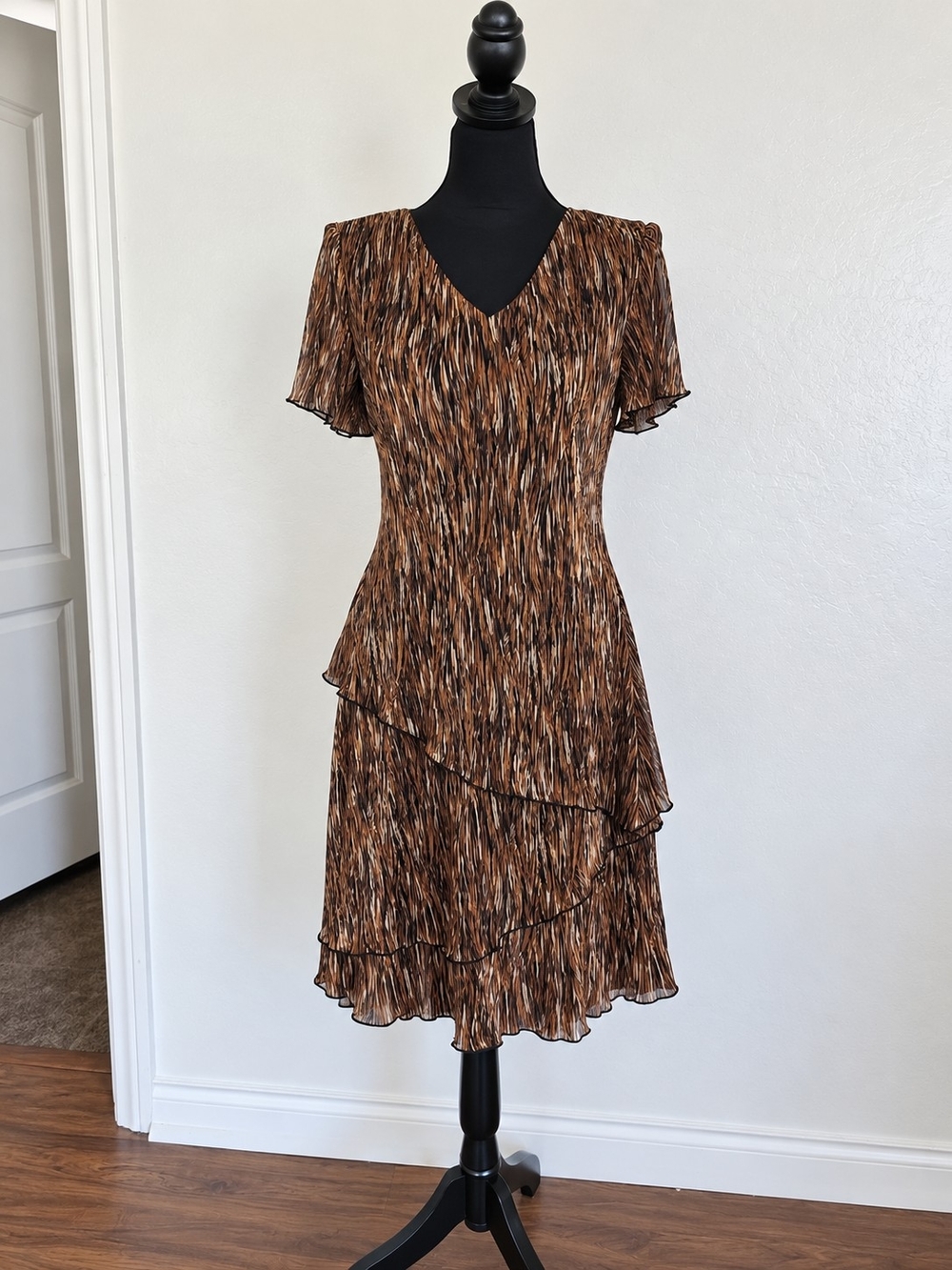 connected apparel Brown Patterned V-Neck Tiered Dress